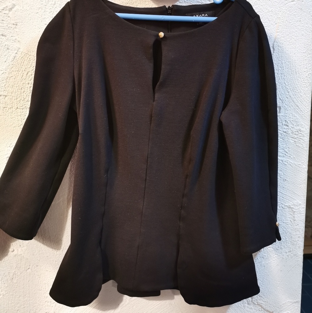 Very cute black top
